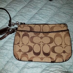 Coach Wristlet Signature Brown